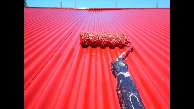 赤色に塗装した屋根